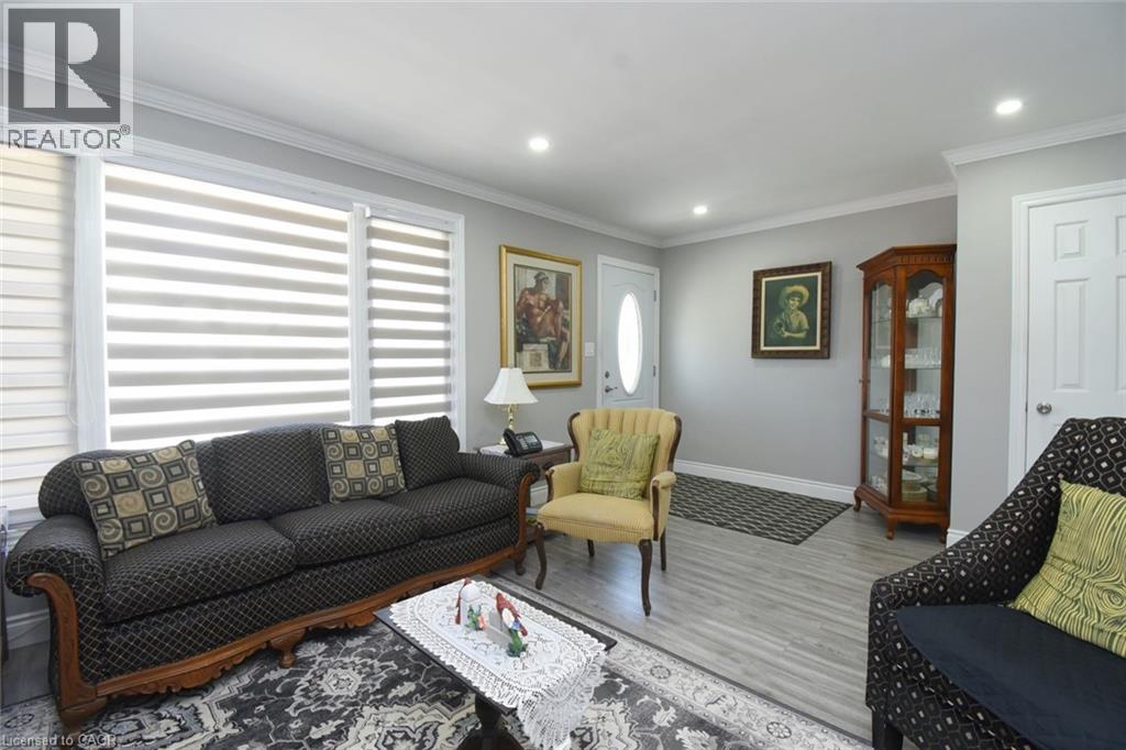 185 ROSSLYN Avenue N - Image 4