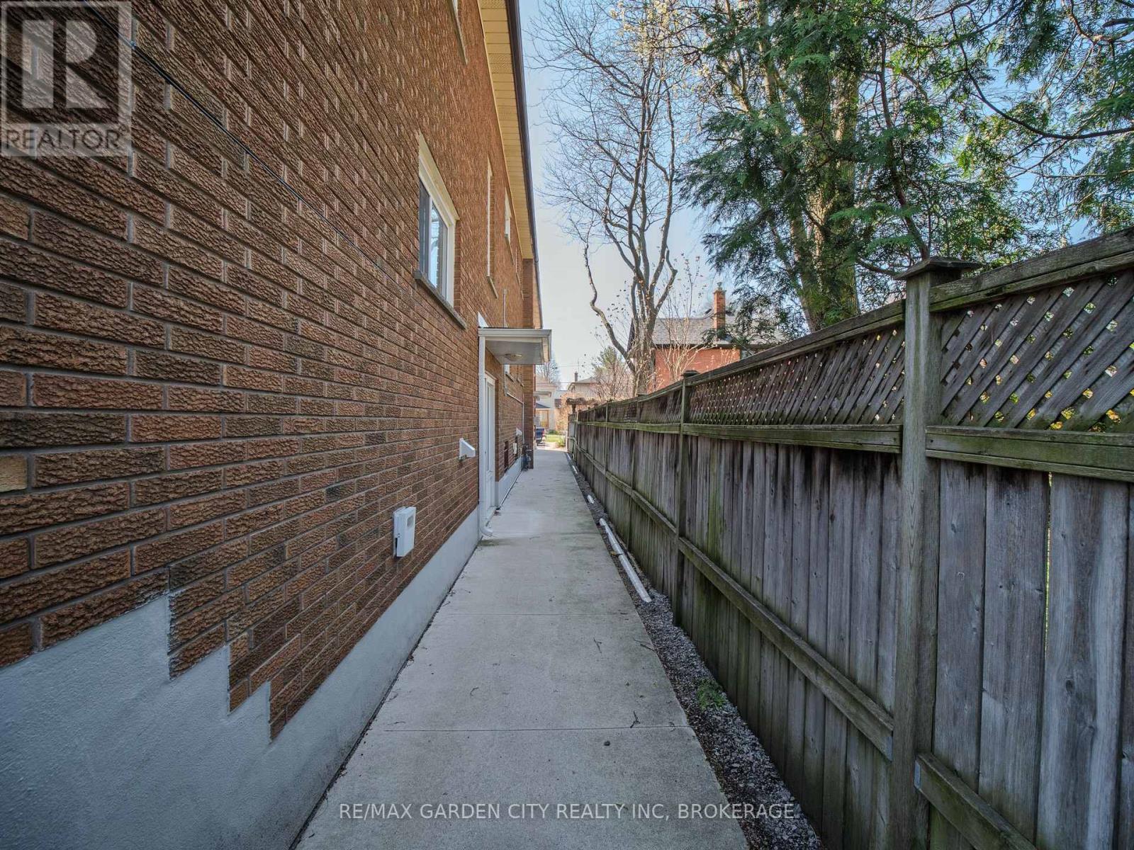 25 OTTAWA STREET - 8