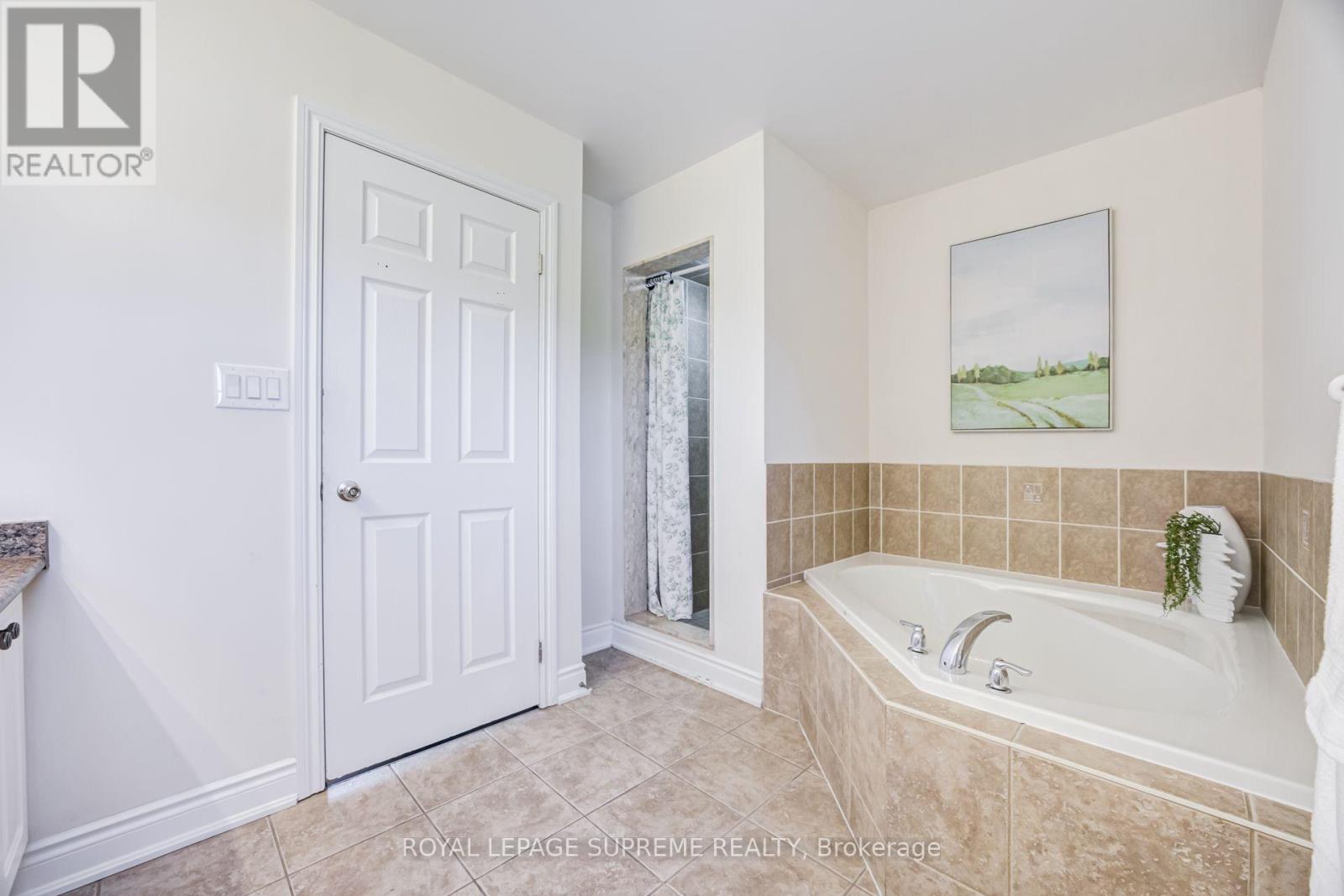 19B HOBDEN PLACE - 26