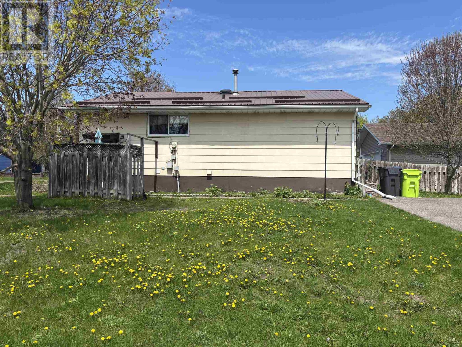 379 Chambers AVE - 2