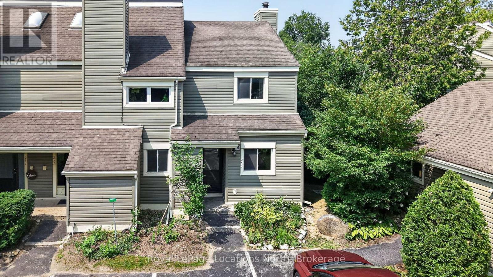 #253 13 HARBOUR STREET W - 1