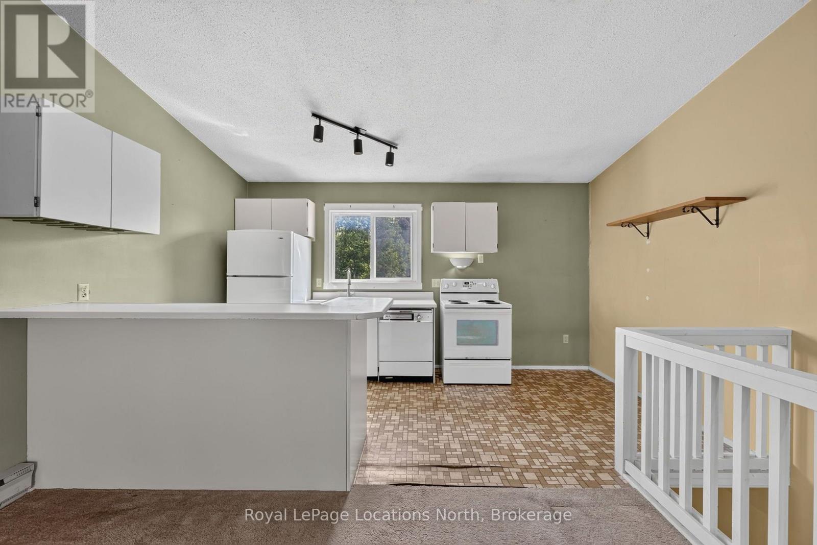 #253 13 HARBOUR STREET W - 12