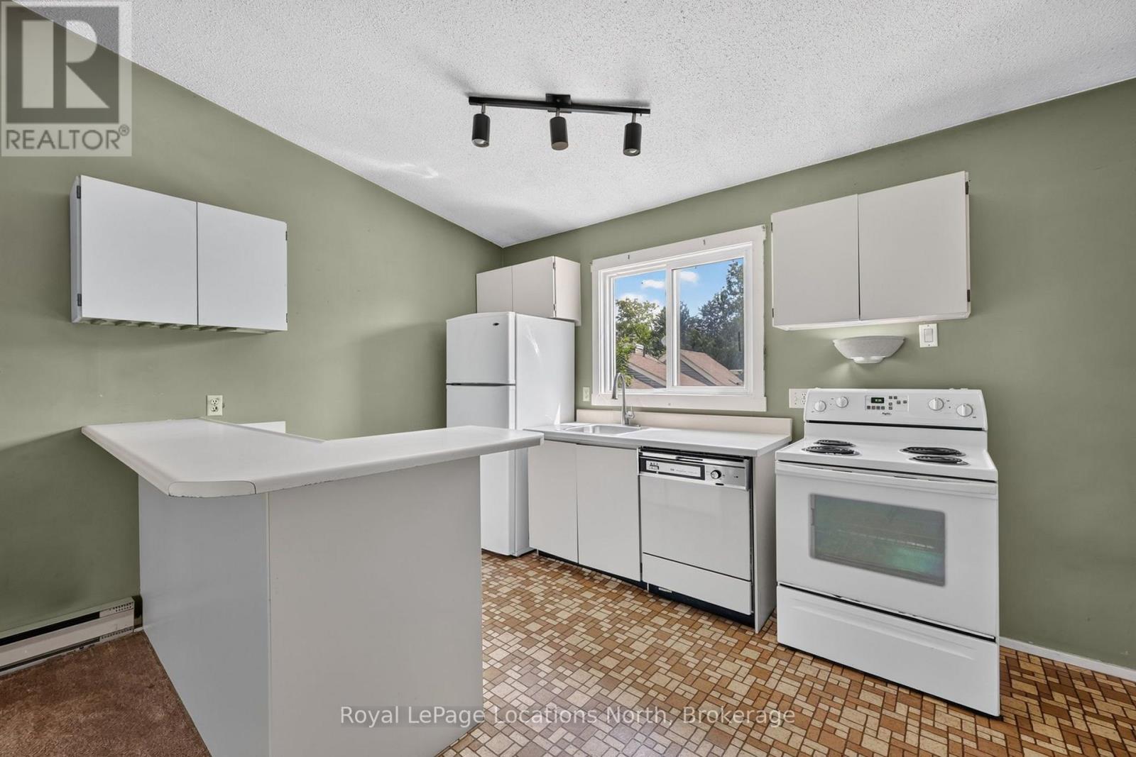 #253 13 HARBOUR STREET W - 13