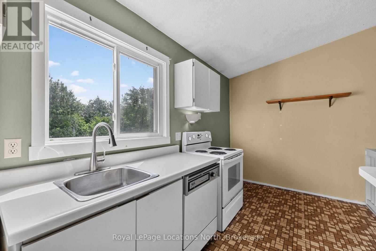 #253 13 HARBOUR STREET W - 16