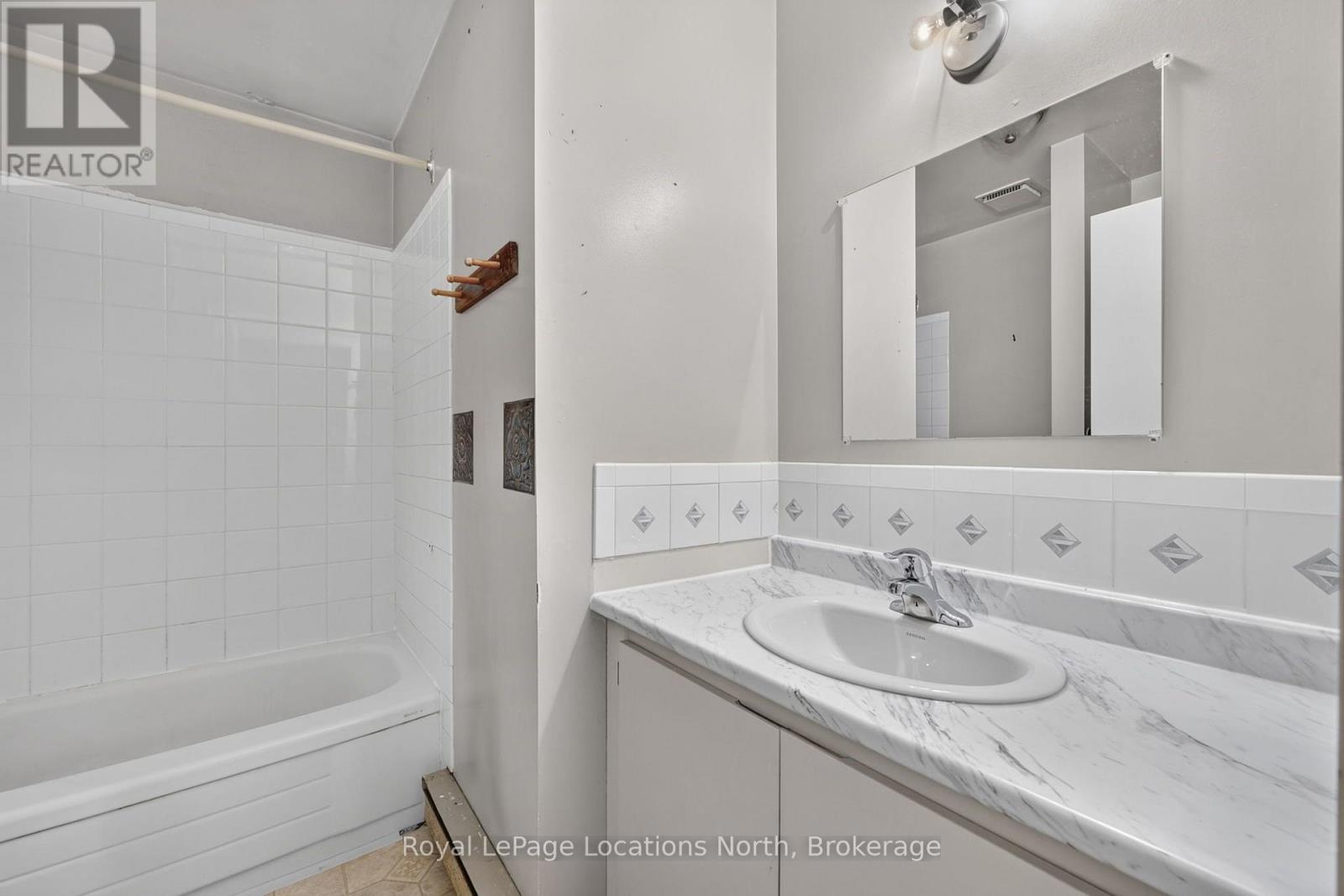 #253 13 HARBOUR STREET W - 24