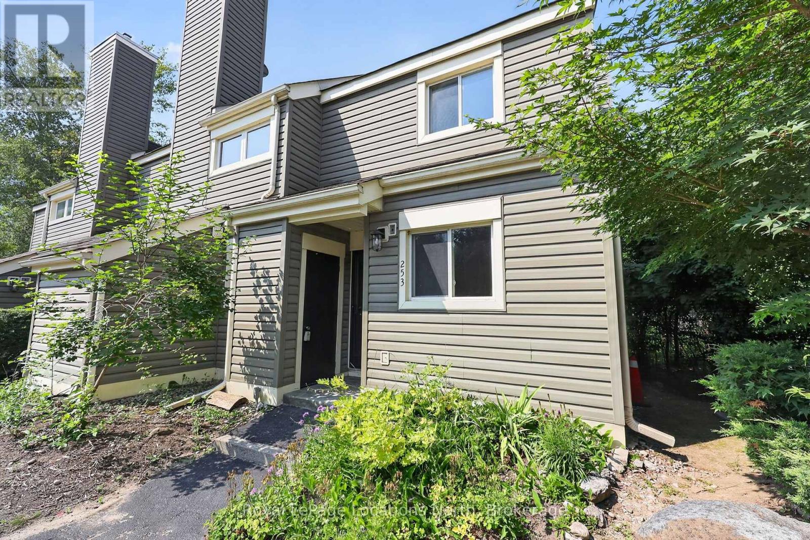 #253 13 HARBOUR STREET W - 3