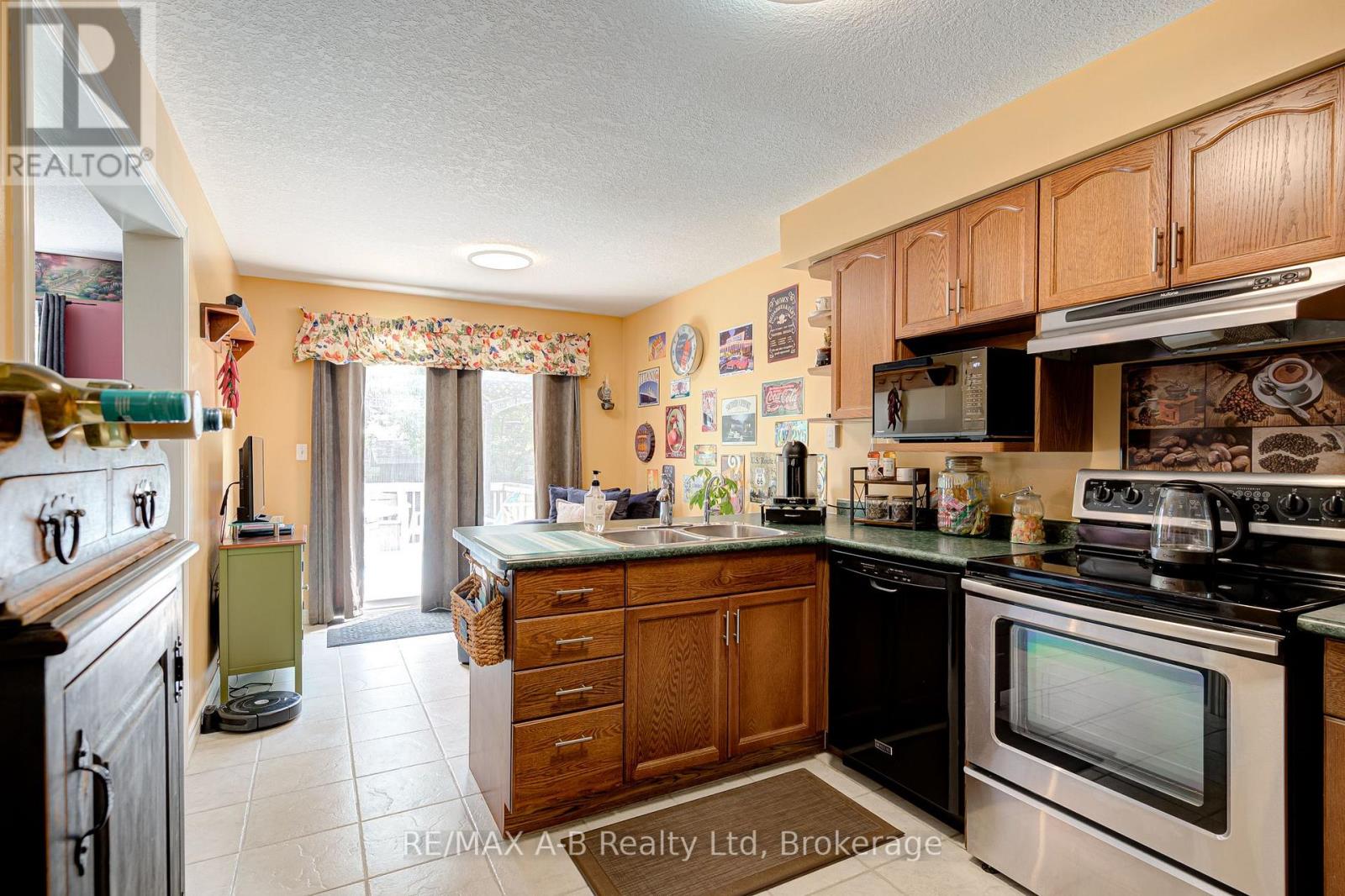 521 NELSON STREET - 15