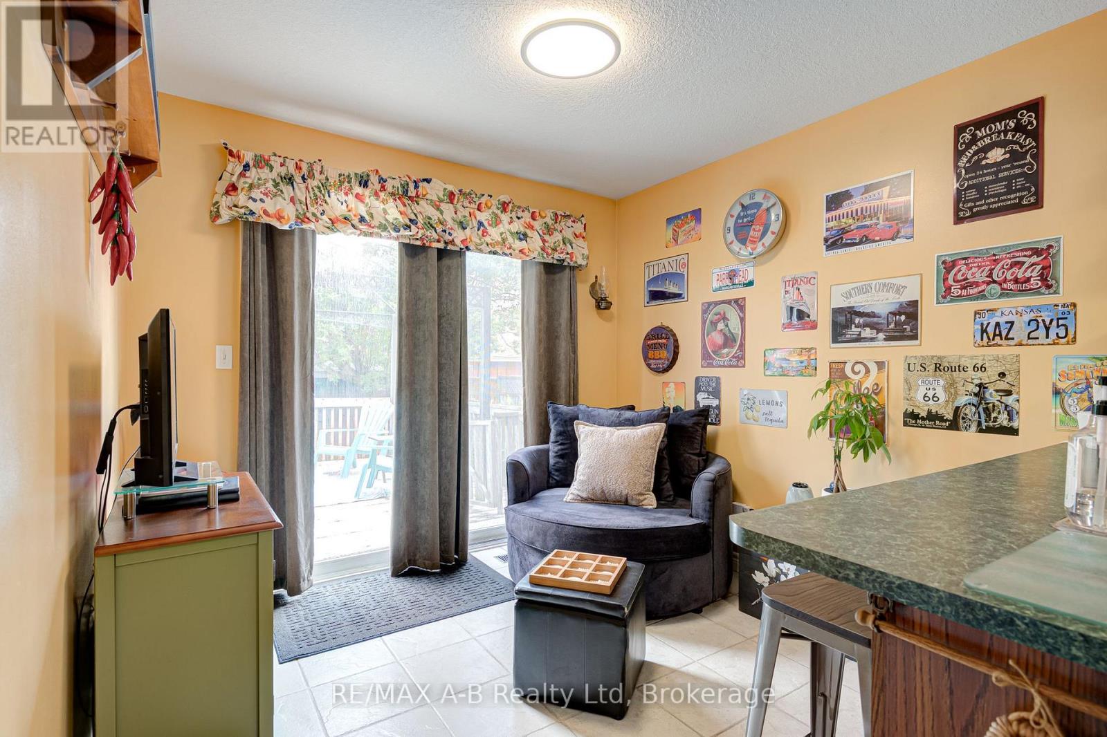 521 NELSON STREET - 16