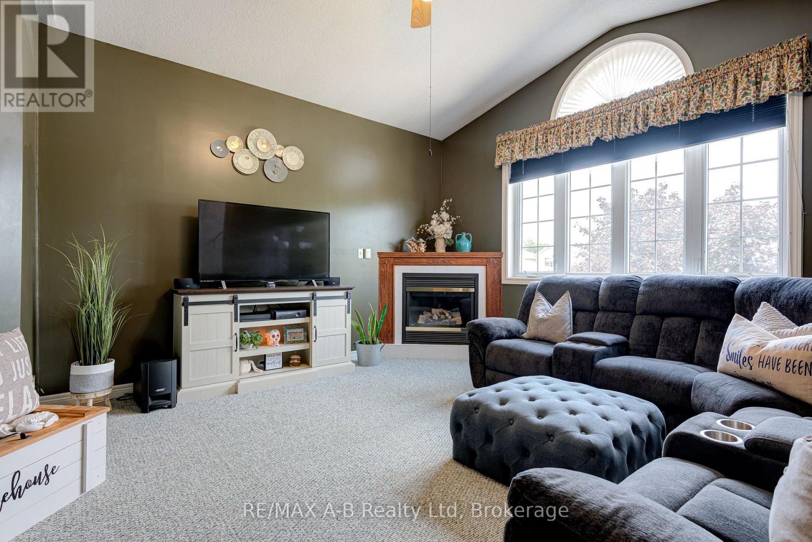 521 NELSON STREET - 21