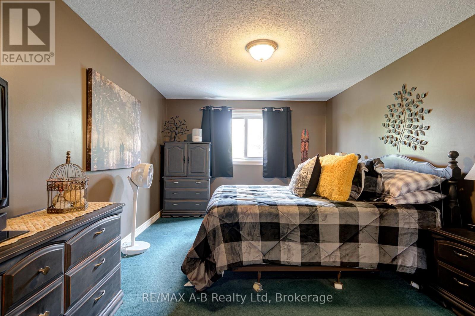 521 NELSON STREET - 24