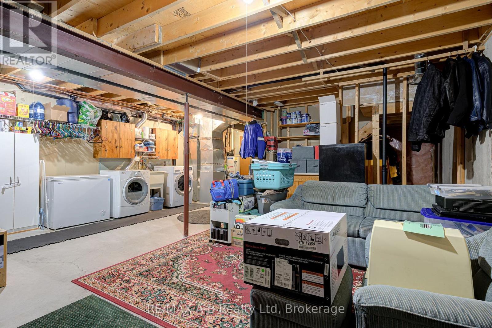 521 NELSON STREET - 32