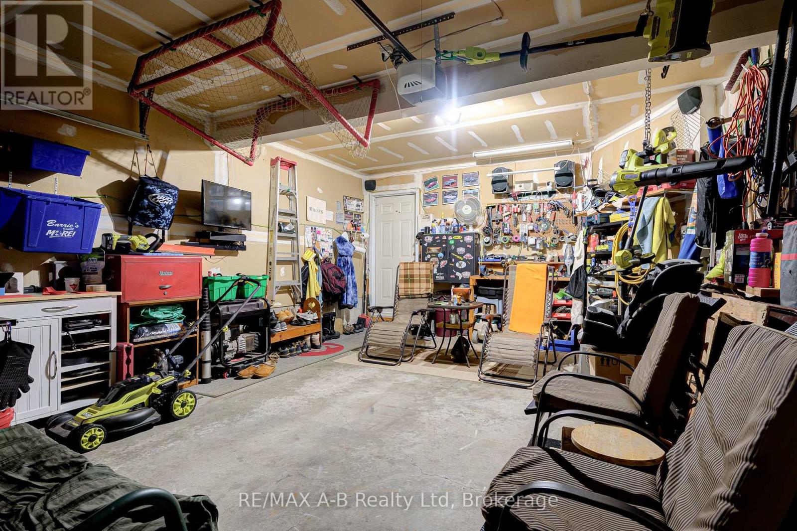 521 NELSON STREET - 38