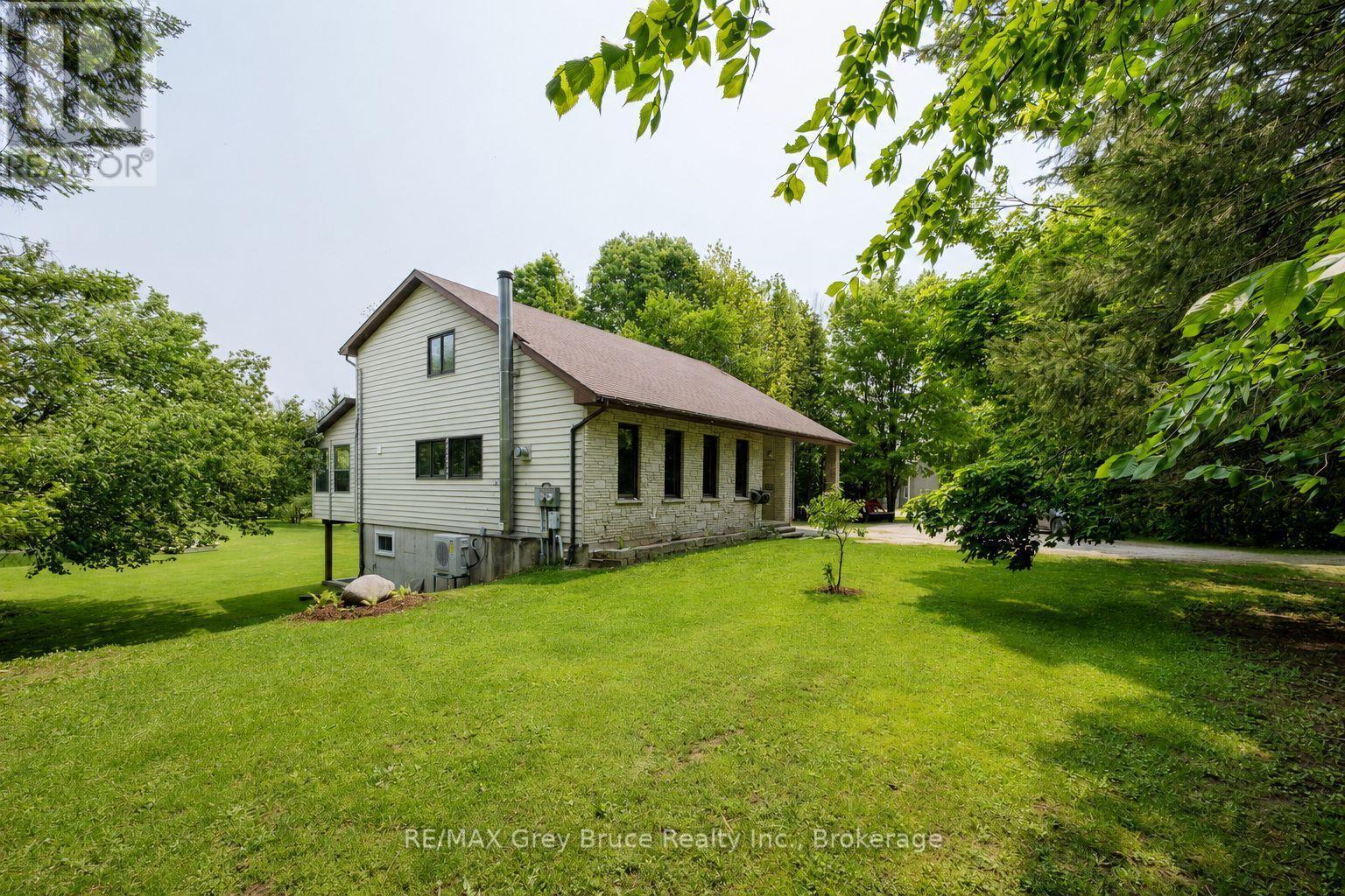 1033 BRUCE ROAD 9 - 1