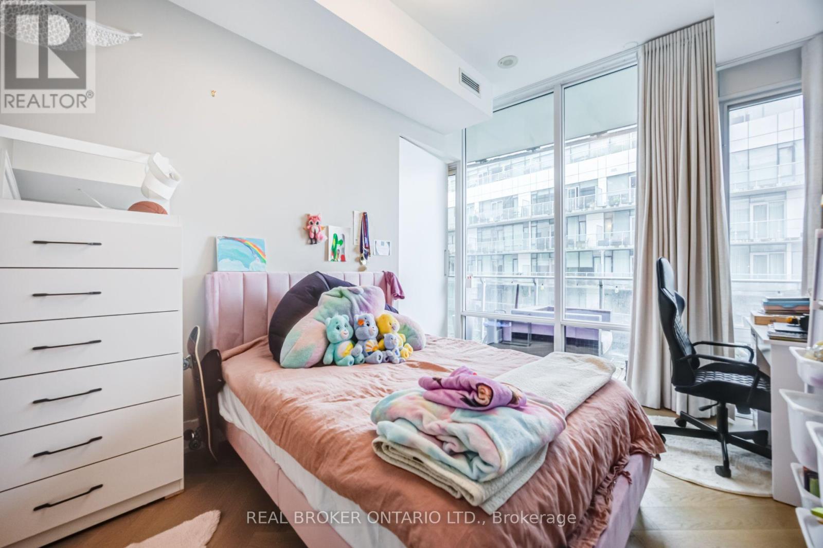 #916 29 QUEENS QUAY E - 12