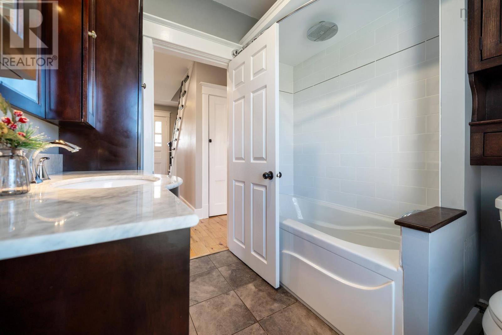 6 Hamilton Avenue - 25