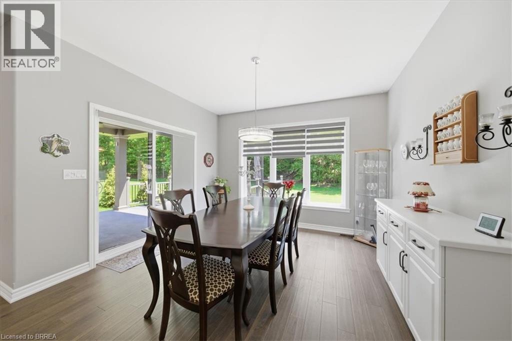 4 LYNNDALE Road - 13
