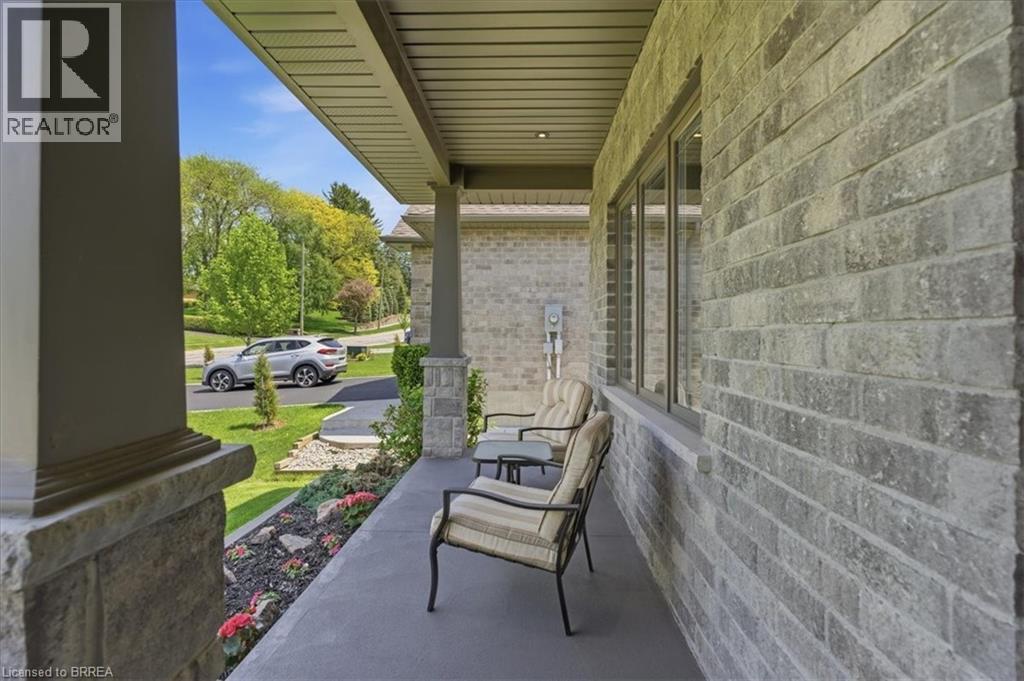 4 LYNNDALE Road - 4