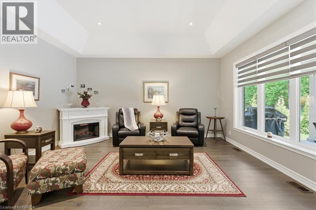 4 LYNNDALE Road - 7