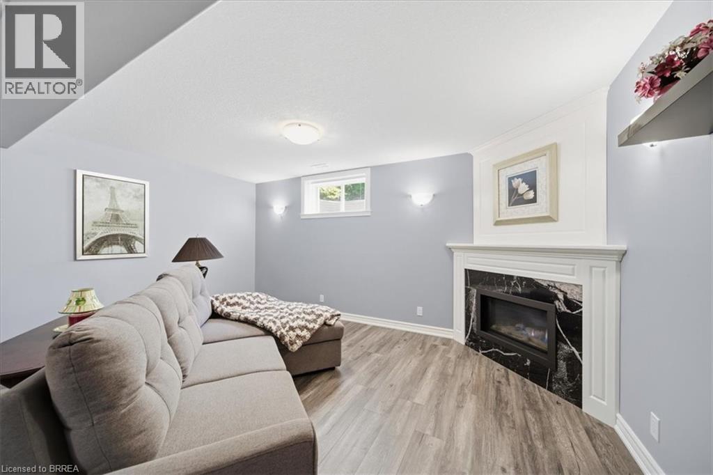 4 LYNNDALE Road - 25