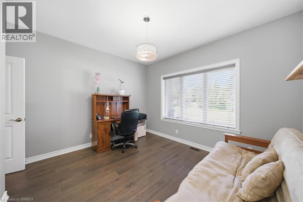 4 LYNNDALE Road - 19