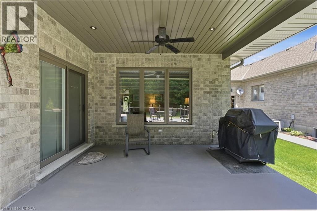 4 LYNNDALE Road - 38