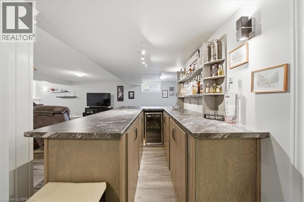 4 LYNNDALE Road - 28