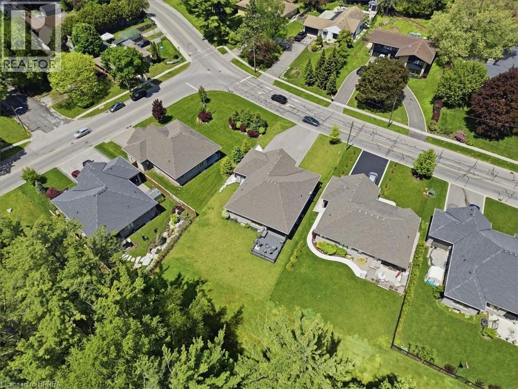 4 LYNNDALE Road - 43