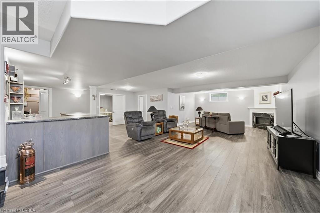 4 LYNNDALE Road - 23