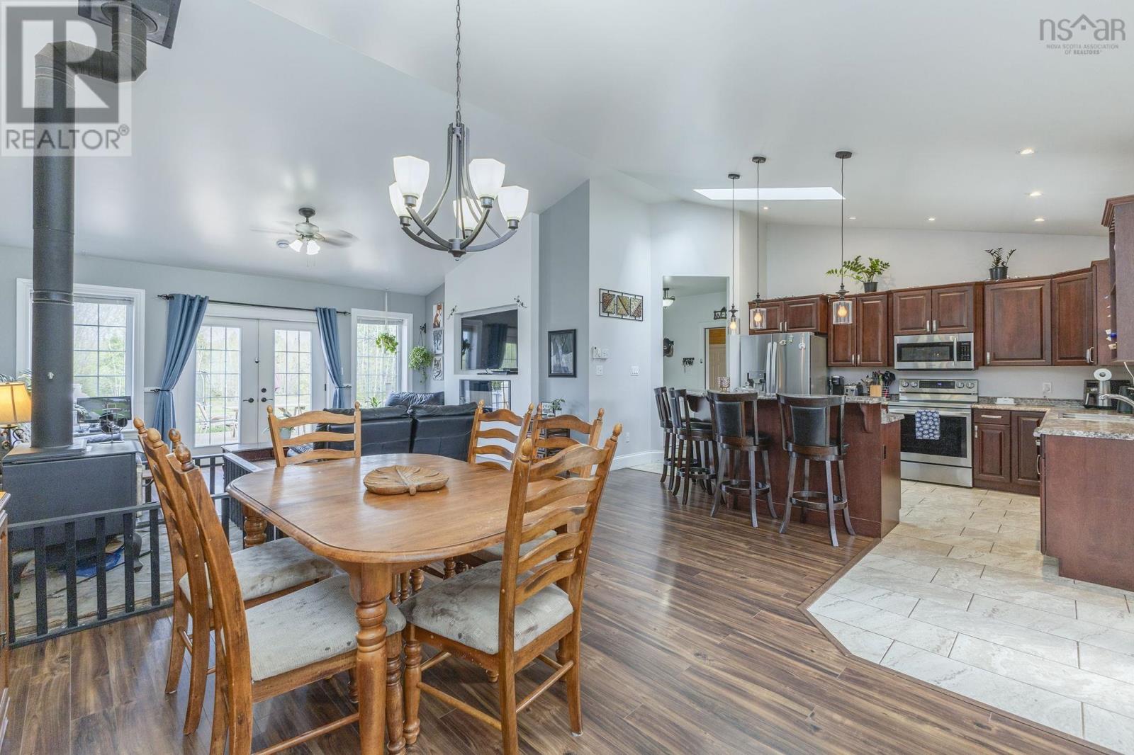 3548 Gairloch Road - 15