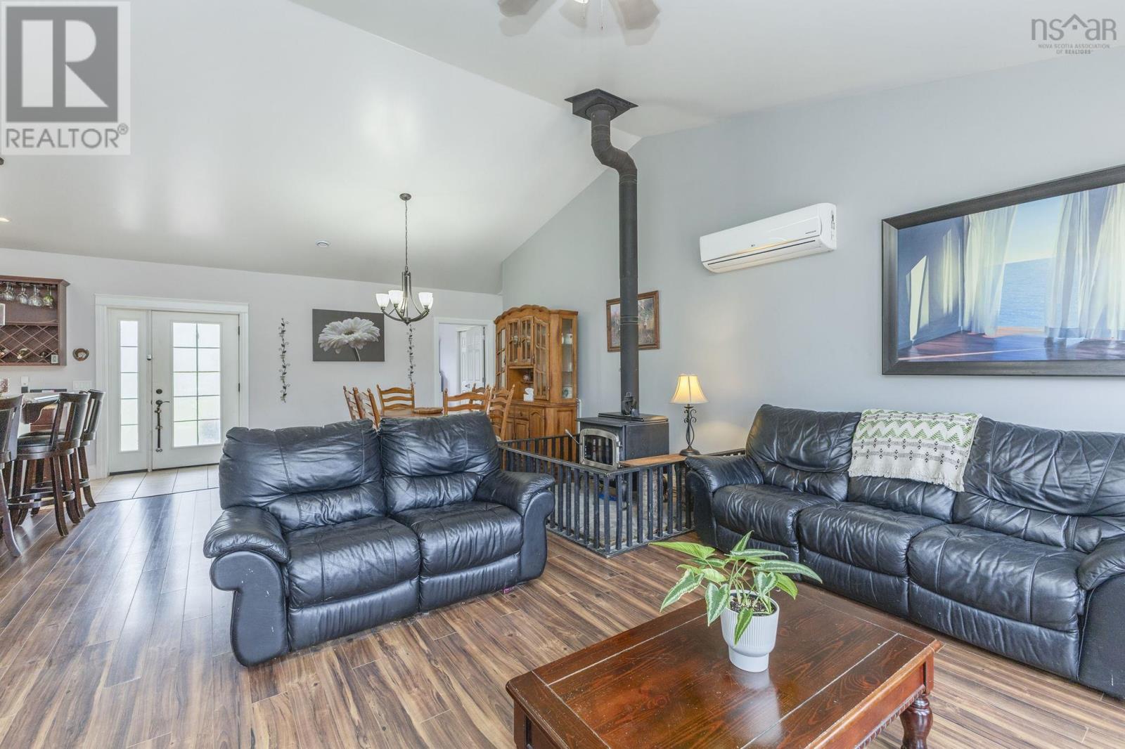 3548 Gairloch Road - 11