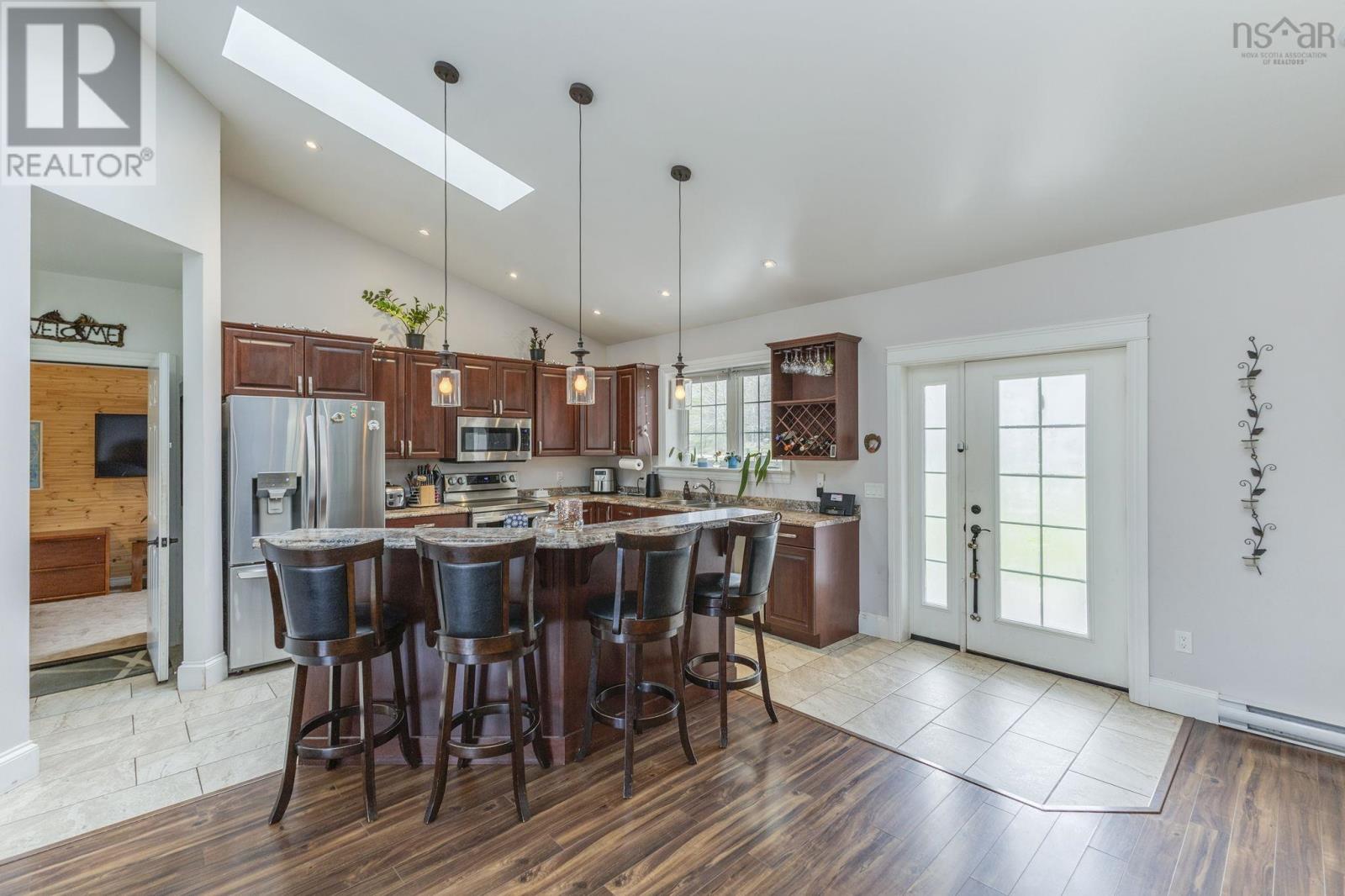 3548 Gairloch Road - 8