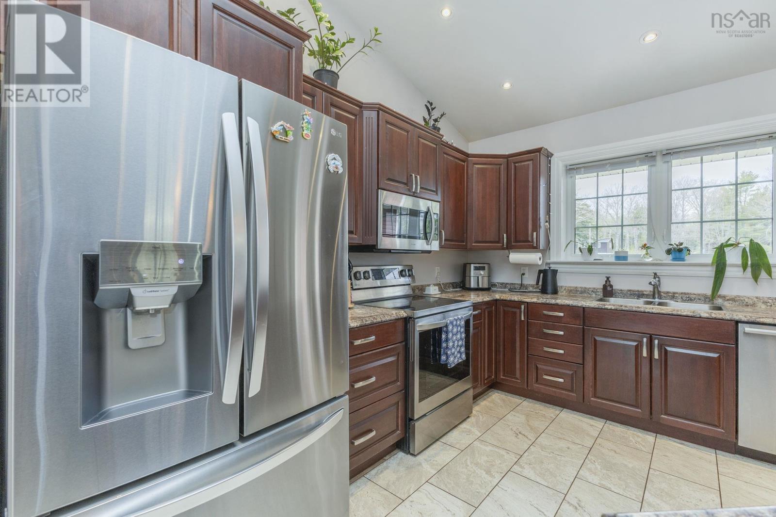 3548 Gairloch Road - 5