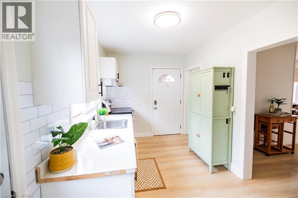 99 MORTON Avenue - 6
