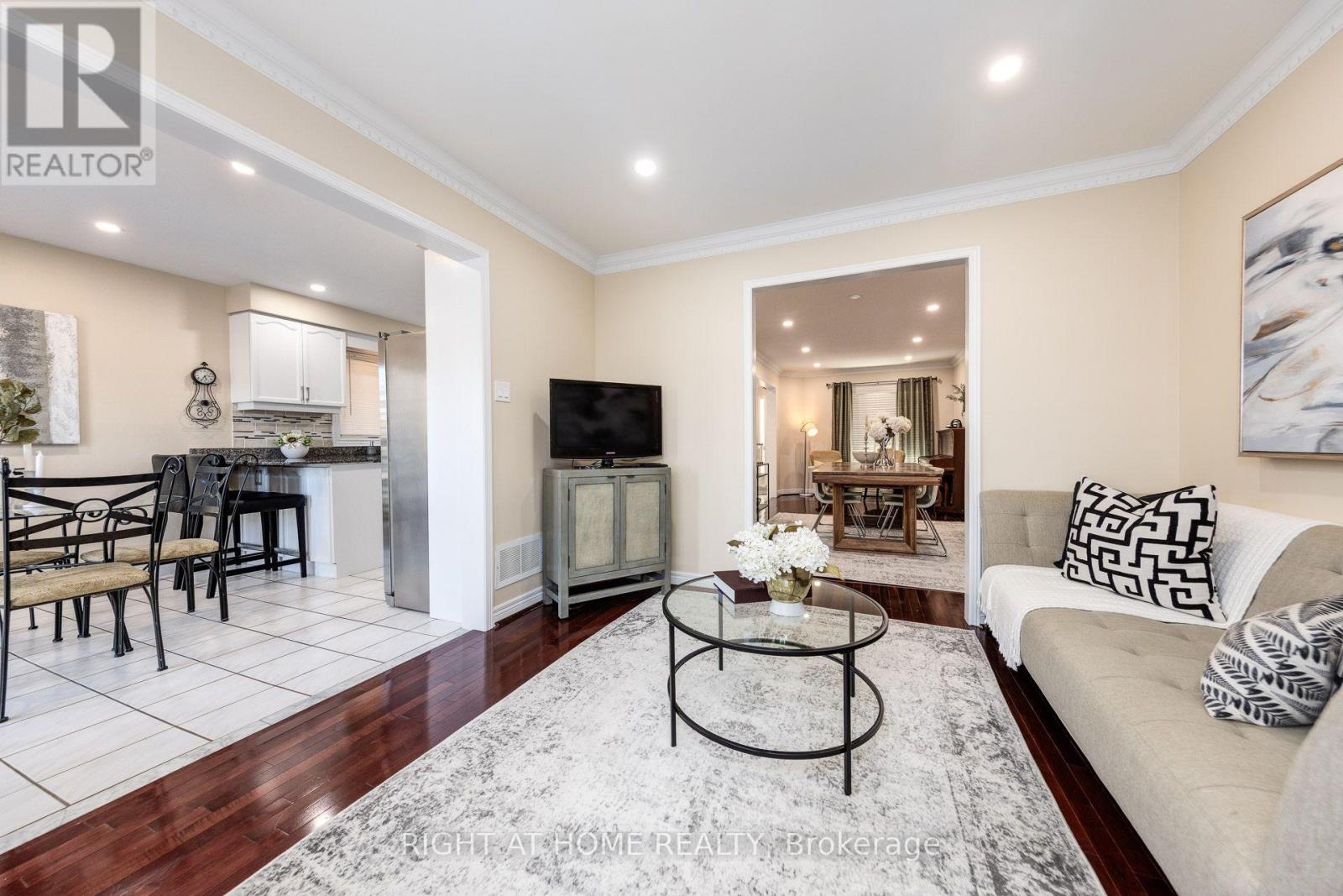 1552 OTONABEE DRIVE - 11