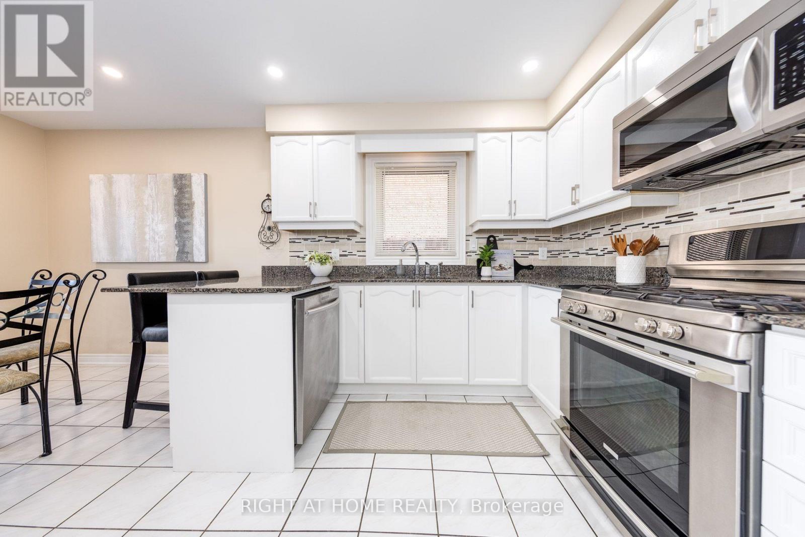 1552 OTONABEE DRIVE - 12