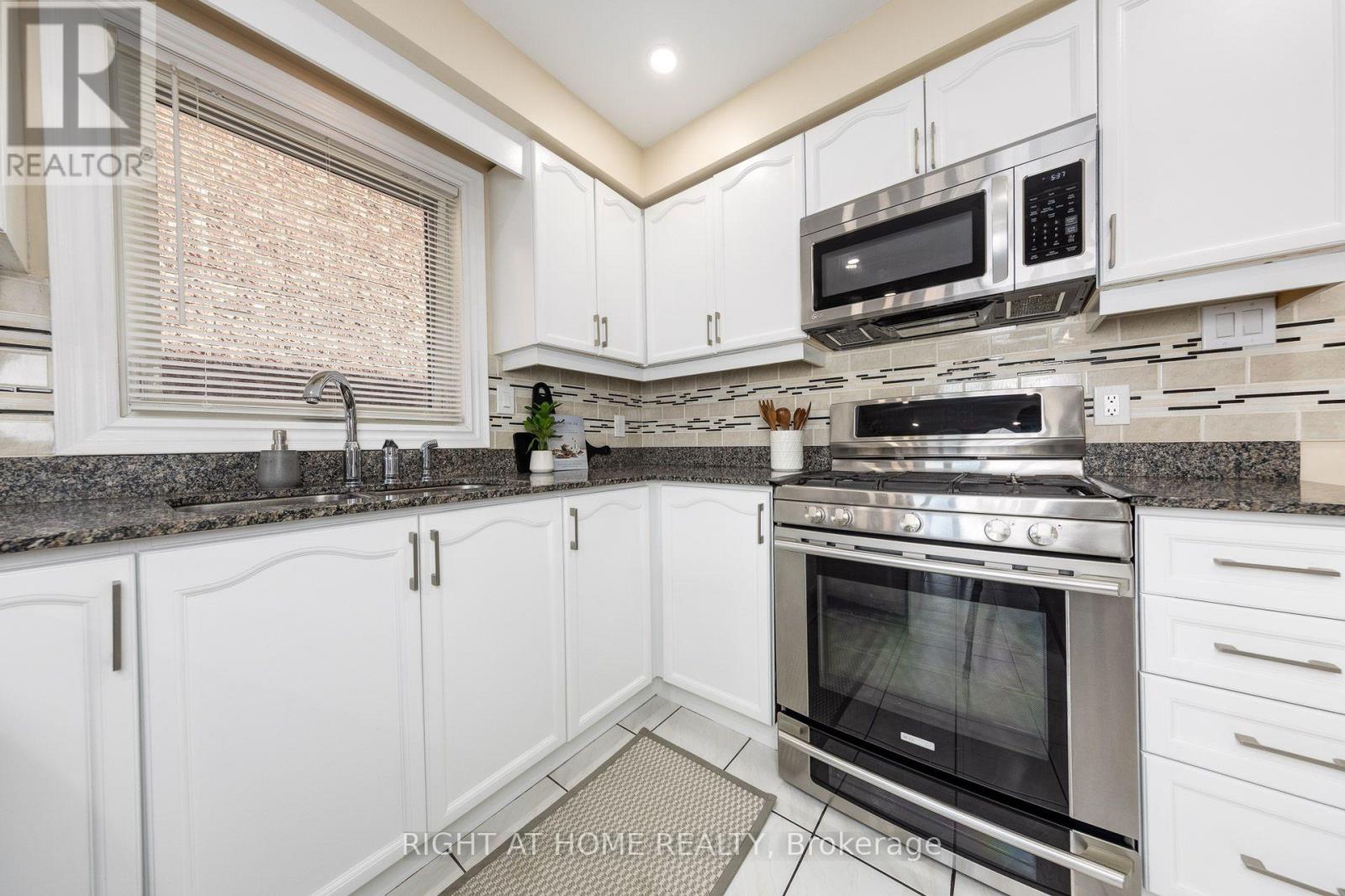 1552 OTONABEE DRIVE - 13