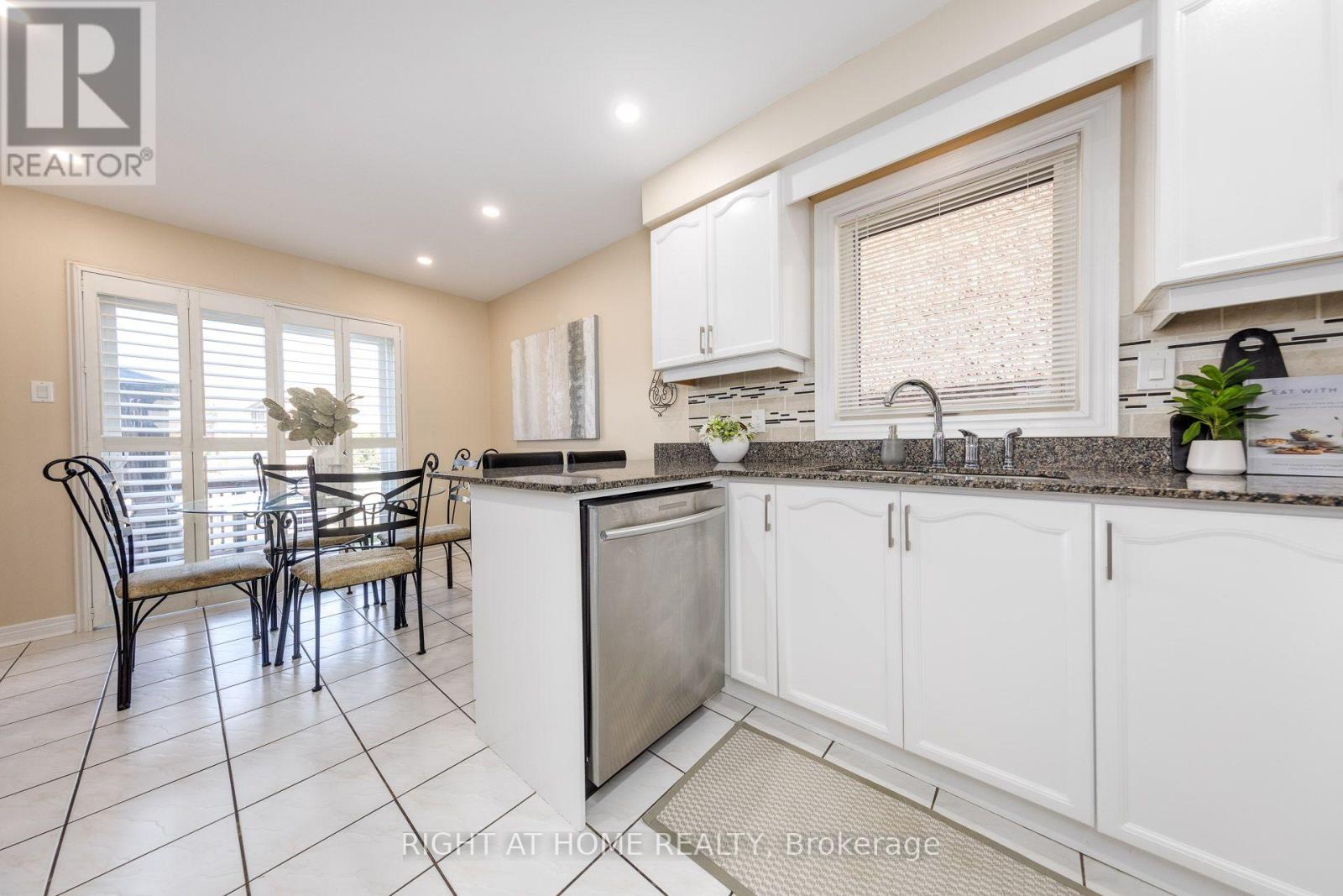 1552 OTONABEE DRIVE - 14