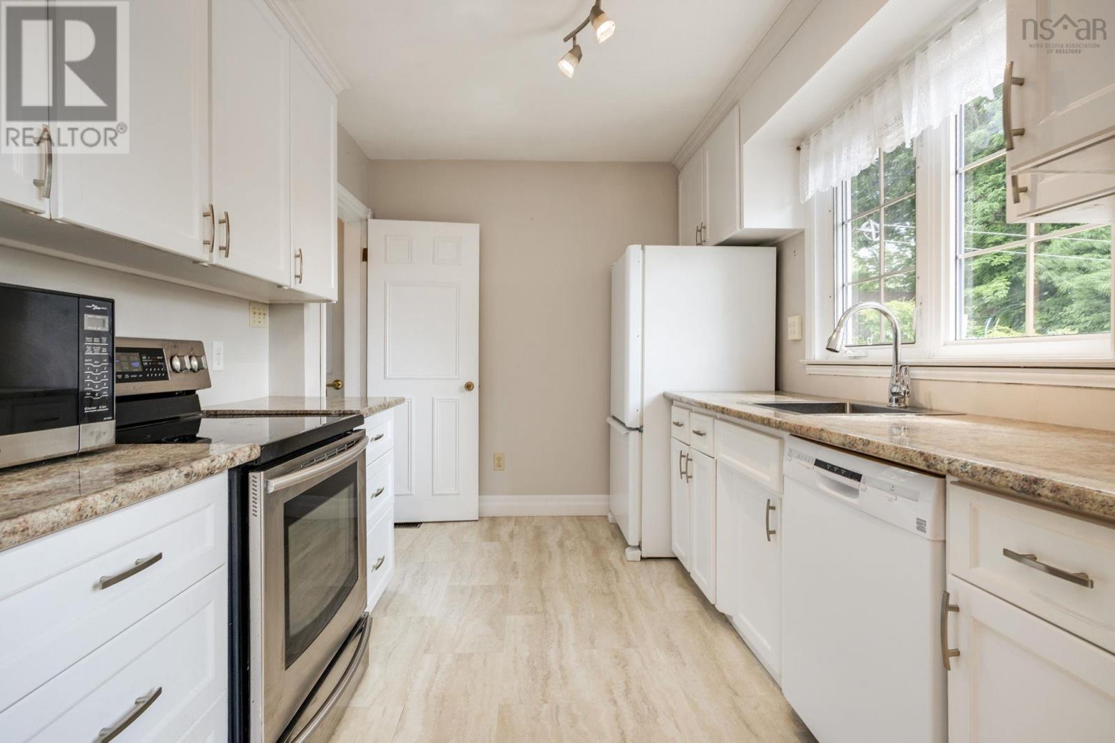 23 Brigadoon Ave - 28