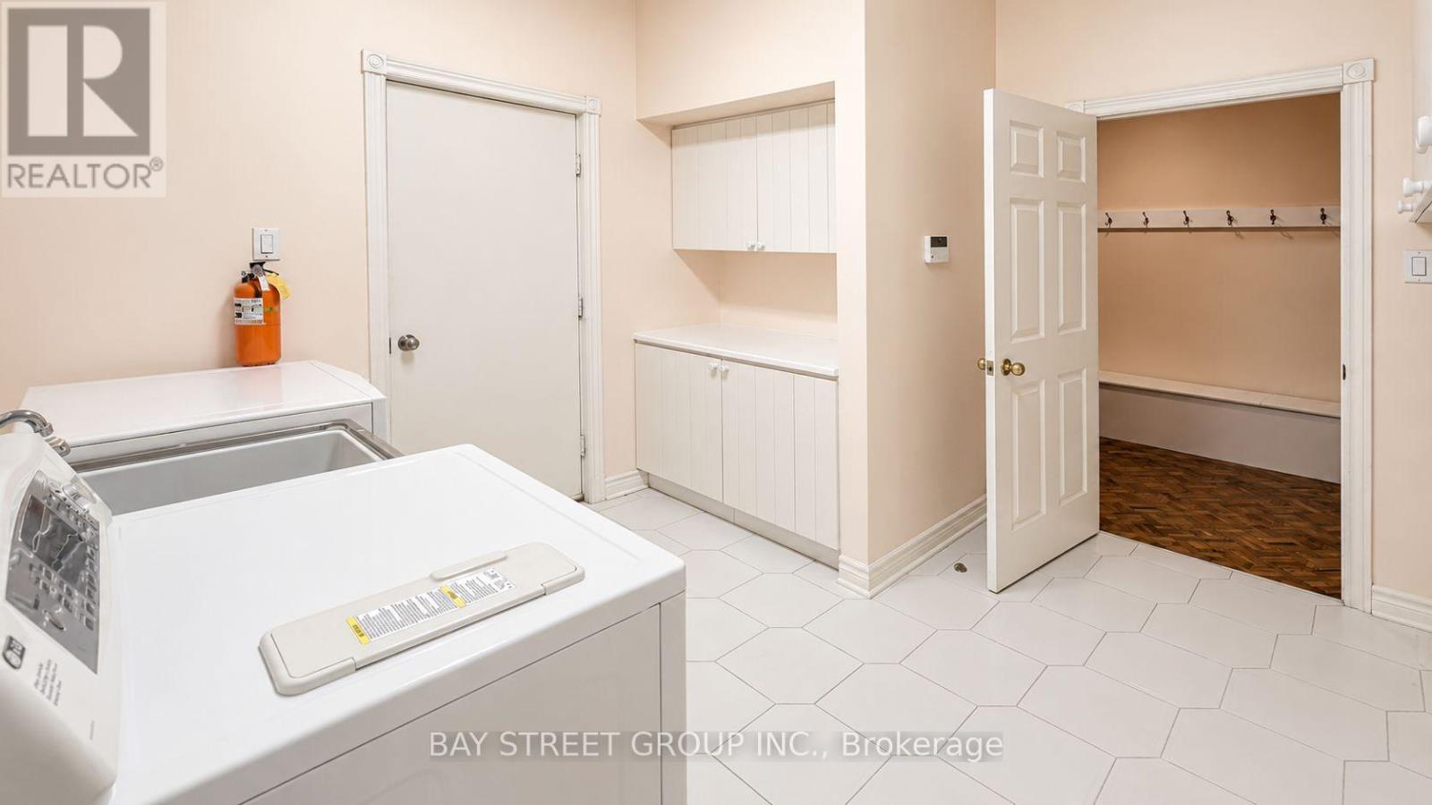 6 HUNT CLUB COURT - 14