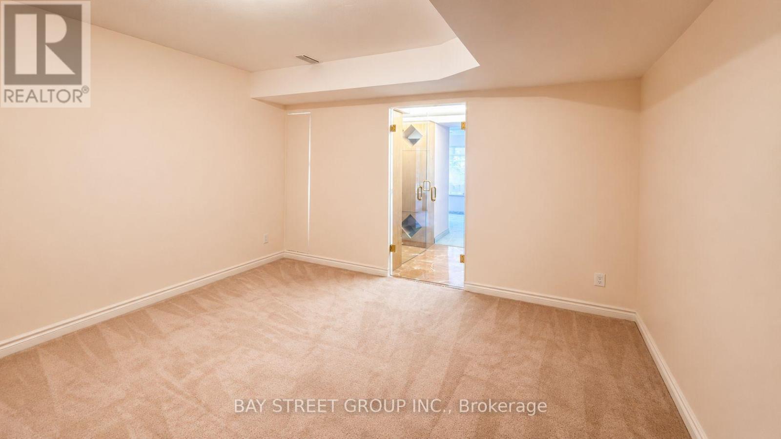 6 HUNT CLUB COURT - 31