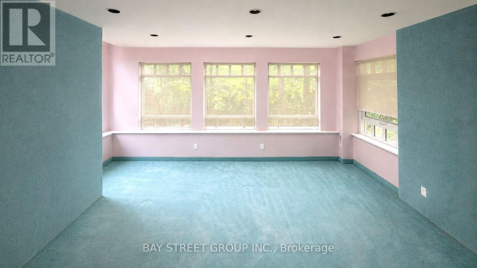 6 HUNT CLUB COURT - 33