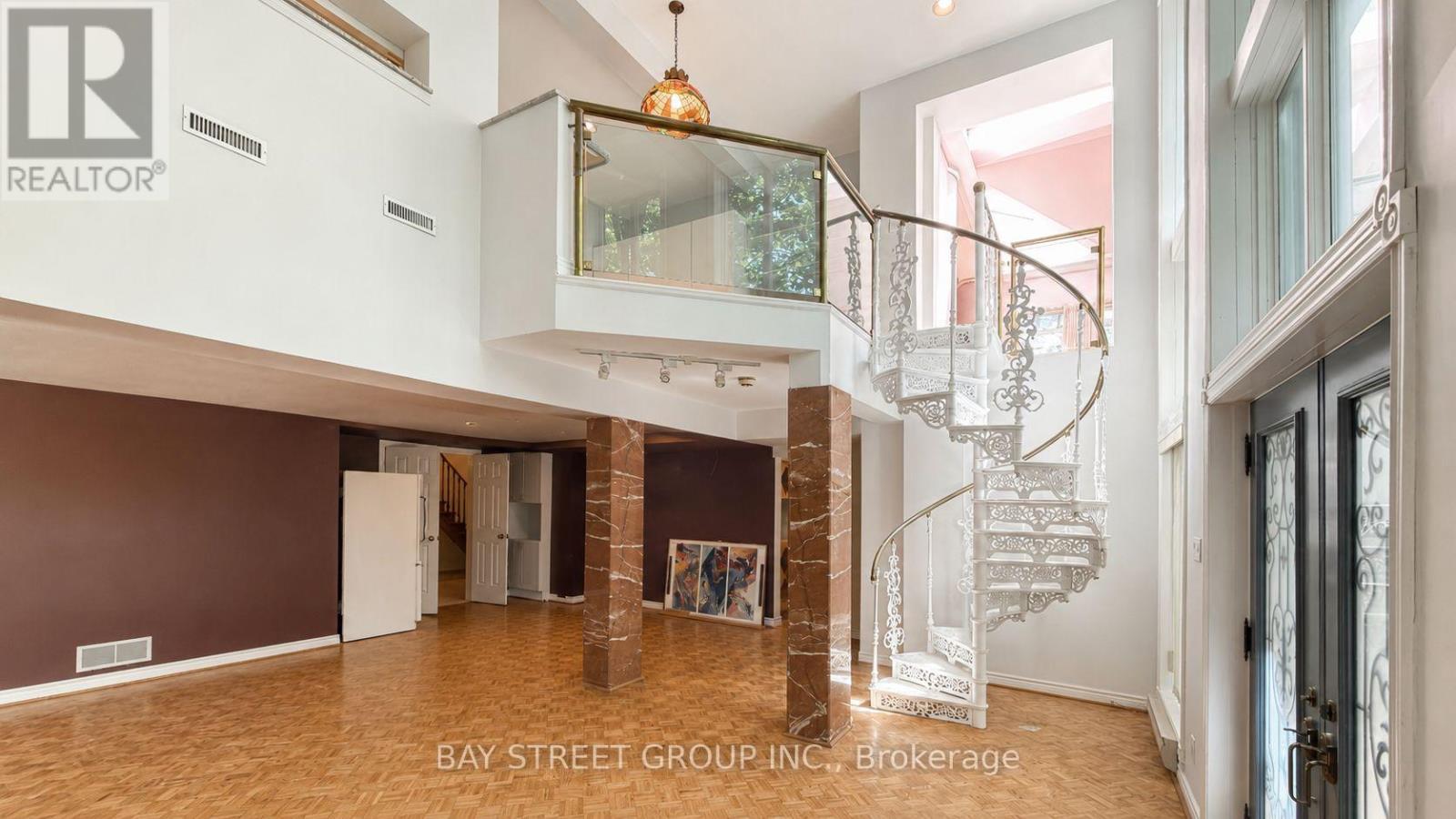 6 HUNT CLUB COURT - 35