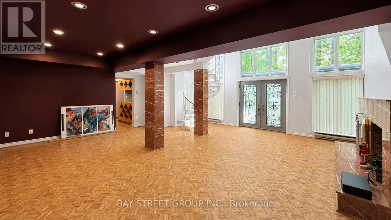 6 HUNT CLUB COURT - 37