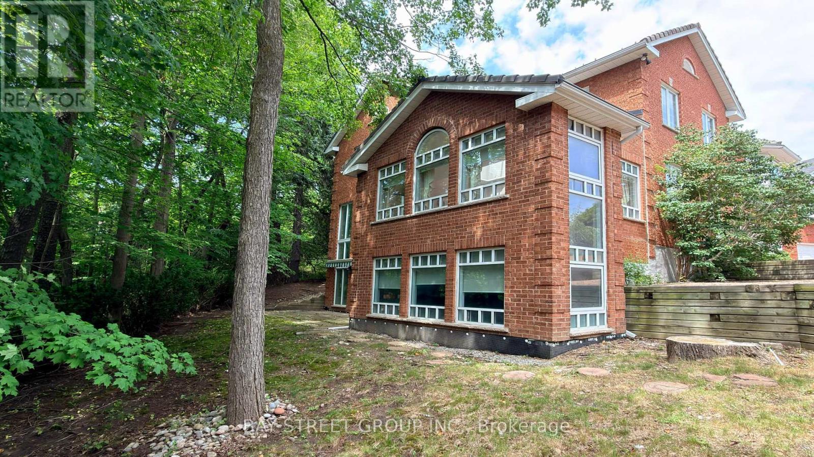 6 HUNT CLUB COURT - 44