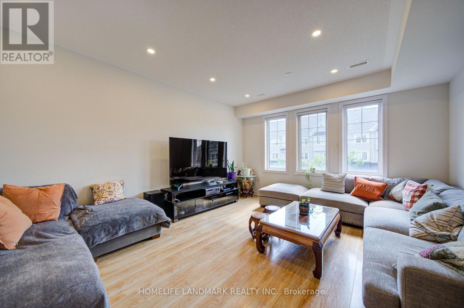 97 CORNELL CENTRE BOULEVARD - Image 25