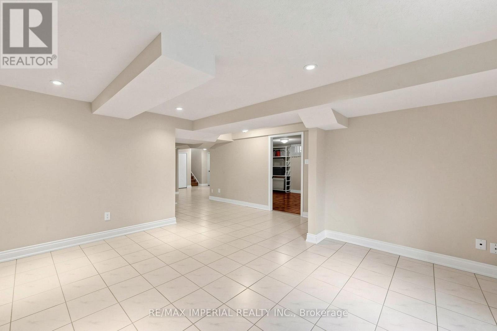 53 RUSHINGBROOK DRIVE - 33