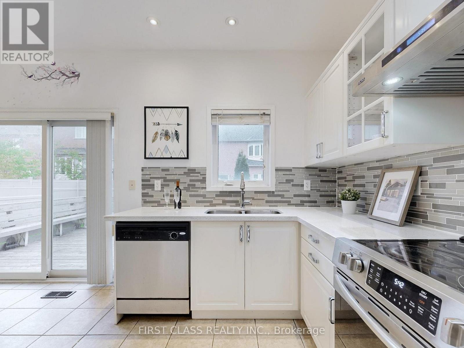 79 CARNOUSTIE CRESCENT - 10