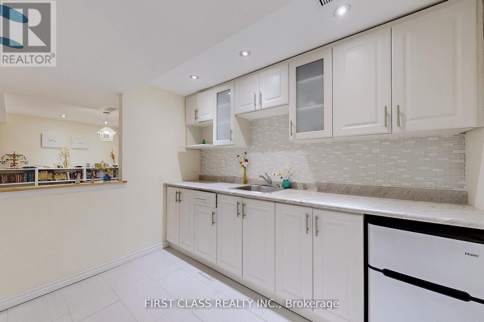 79 CARNOUSTIE CRESCENT - 31