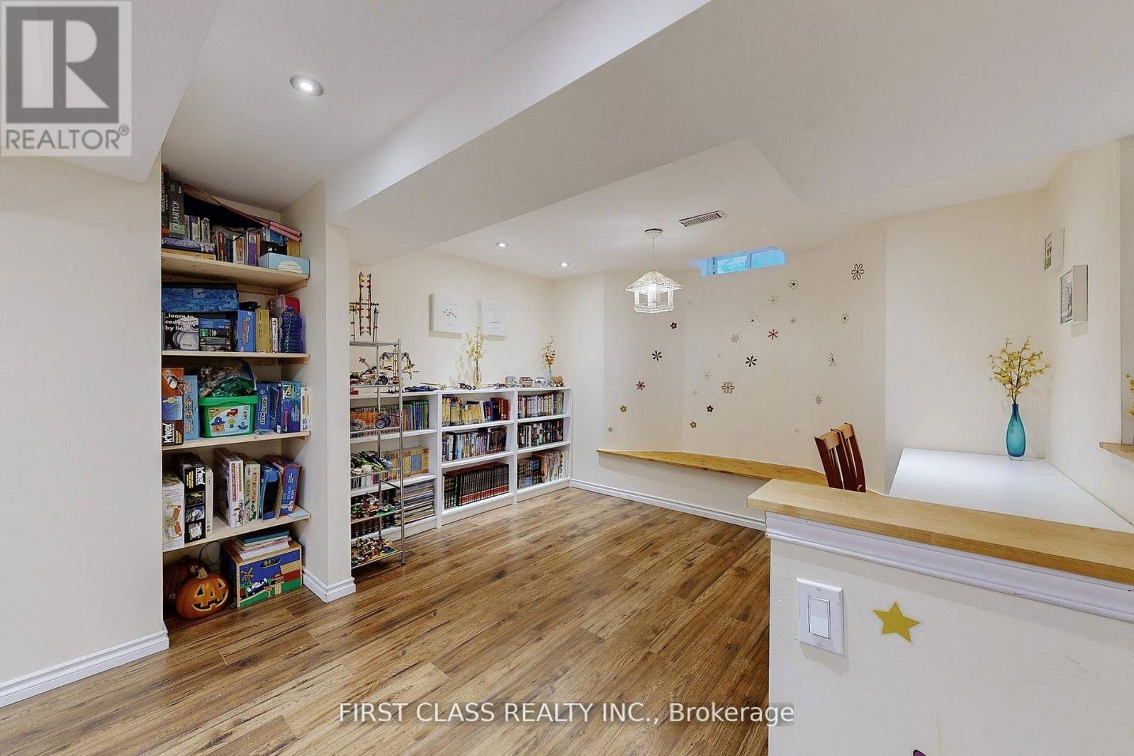 79 CARNOUSTIE CRESCENT - 33