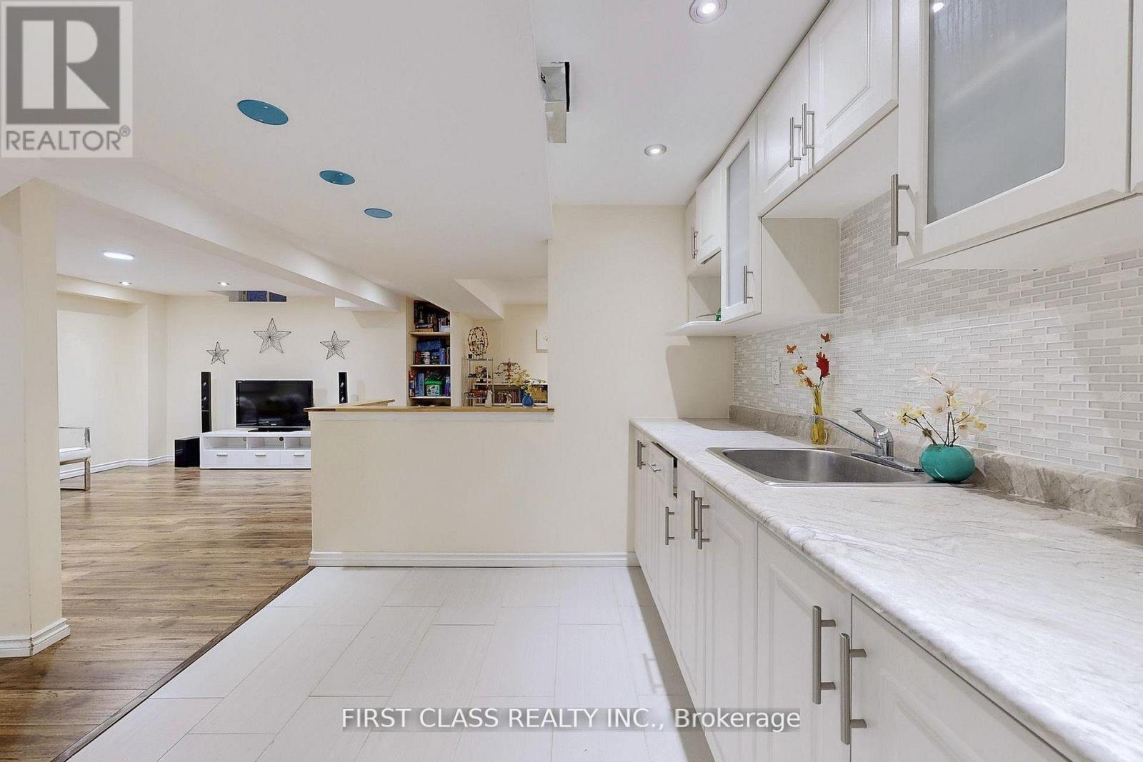 79 CARNOUSTIE CRESCENT - 34